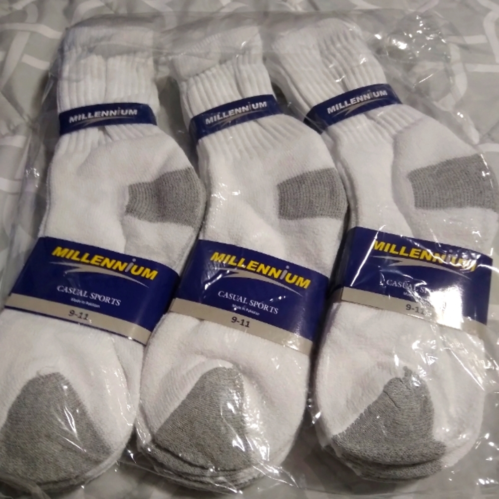 12 pairs Men's socks size 9-11 original packaging brand new
